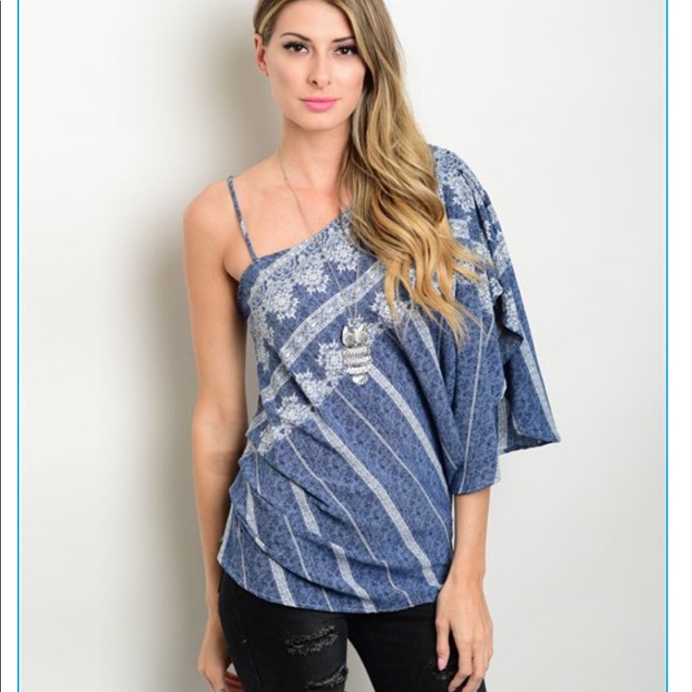 🆕💙unique print, one side spaghetti strap top